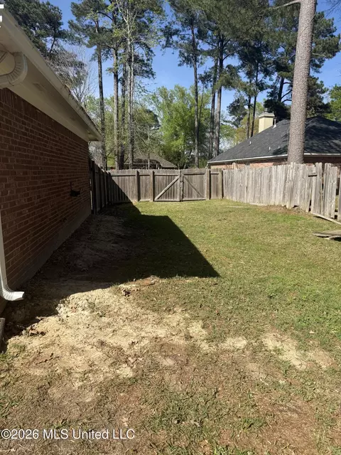 Exterior - 10 Estates Dr, Flowood, MS 39232 photo 5 of 10