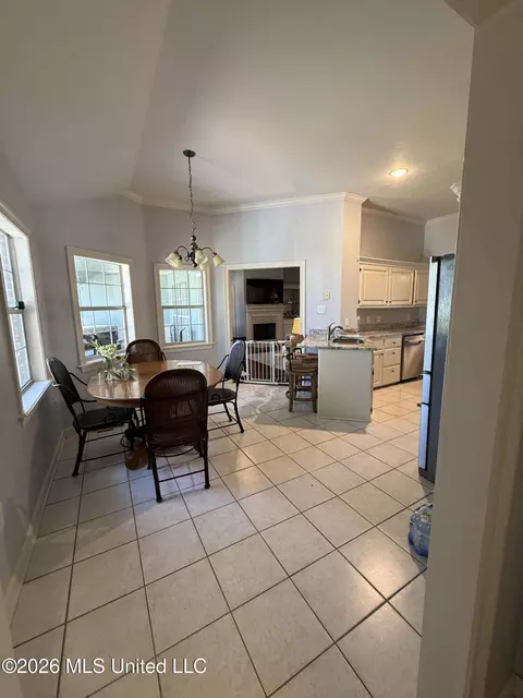 Dining - 10 Estates Dr, Flowood, MS 39232 photo 4 of 4