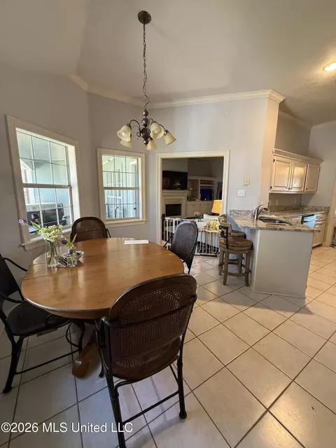 Dining - 10 Estates Dr, Flowood, MS 39232 photo 3 of 4