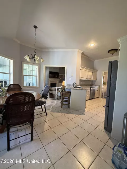 Kitchen - 10 Estates Dr, Flowood, MS 39232 photo 2 of 4