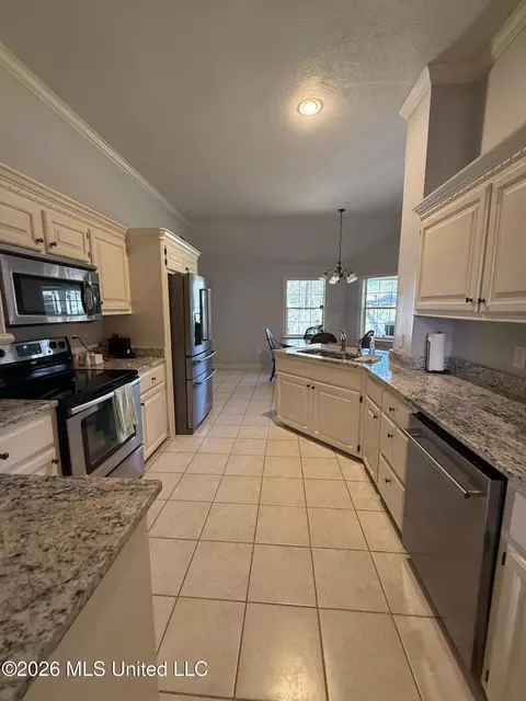 Kitchen - 10 Estates Dr, Flowood, MS 39232 photo 1 of 4