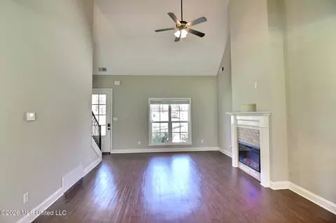 Living - 4722 Alexander Rd, Olive Branch, MS 38654 photo 2 of 2