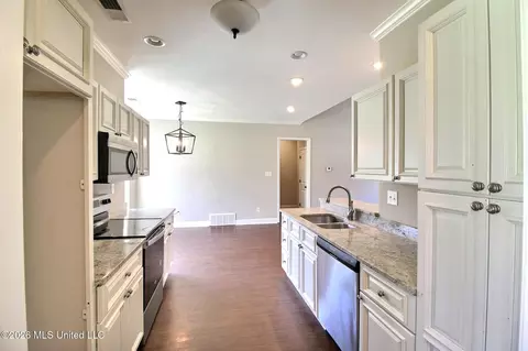 Kitchen - 4722 Alexander Rd, Olive Branch, MS 38654 photo 2 of 2