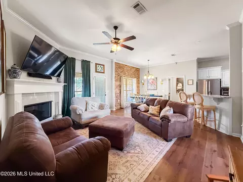 Living - 816 Ascham Ct, Pearl, MS 39208 photo 2 of 3
