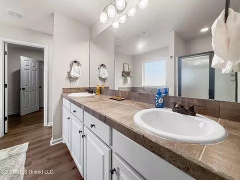 Bath - 816 Ascham Ct, Pearl, MS 39208 photo 1 of 3