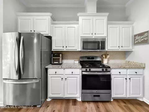 Kitchen - 816 Ascham Ct, Pearl, MS 39208 photo 2 of 2