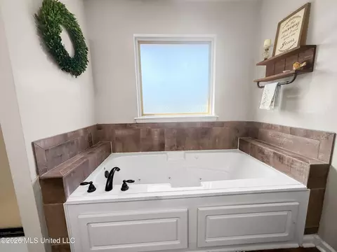 Bath - 816 Ascham Ct, Pearl, MS 39208 photo 2 of 3