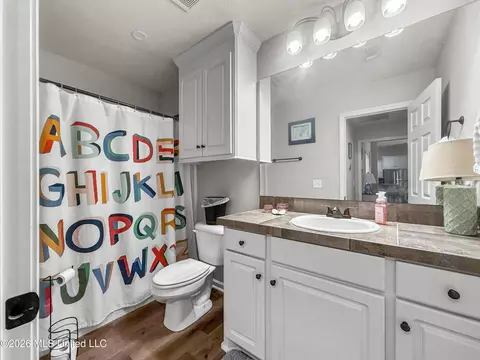 Bath - 816 Ascham Ct, Pearl, MS 39208 photo 3 of 3