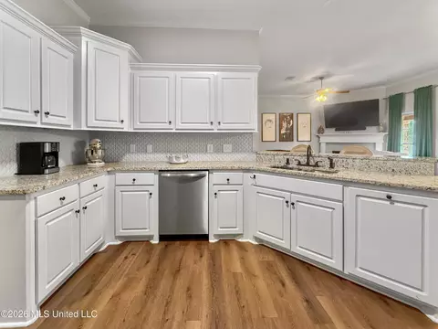 Kitchen - 816 Ascham Ct, Pearl, MS 39208 photo 1 of 2