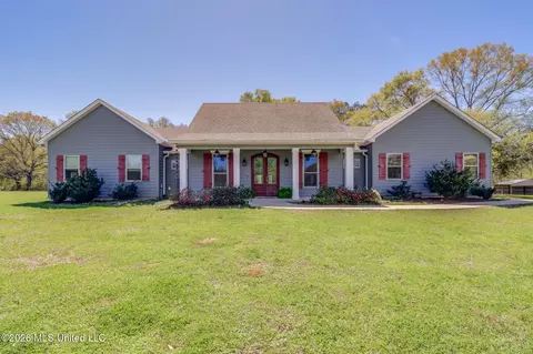 195 Pinecrest Dr, Poplarville, MS 39470