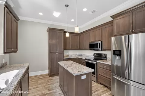 Kitchen - 87116 Highpoint Dr, Diamondhead, MS 39525 photo 1 of 4