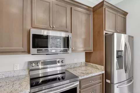 Kitchen - 87116 Highpoint Dr, Diamondhead, MS 39525 photo 4 of 4
