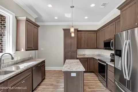 Kitchen - 87116 Highpoint Dr, Diamondhead, MS 39525 photo 3 of 4