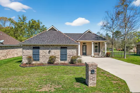 Exterior - 87116 Highpoint Dr, Diamondhead, MS 39525 photo 5 of 10