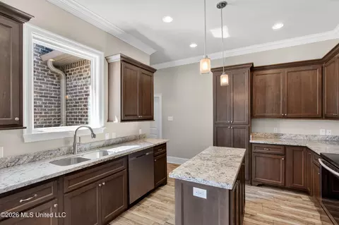 Kitchen - 87116 Highpoint Dr, Diamondhead, MS 39525 photo 2 of 4