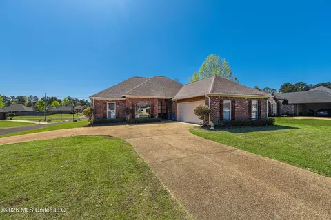 301 Spring Hill Pt, Brandon, MS 39047