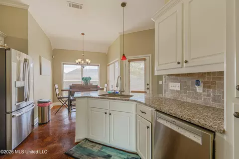 Kitchen - 301 Spring Hill Pt, Brandon, MS 39047 photo 4 of 4