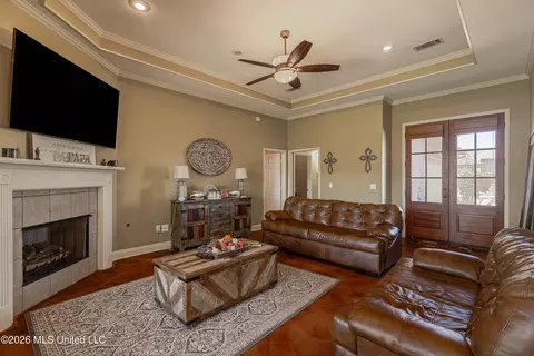 Living - 301 Spring Hill Pt, Brandon, MS 39047 photo 1 of 1