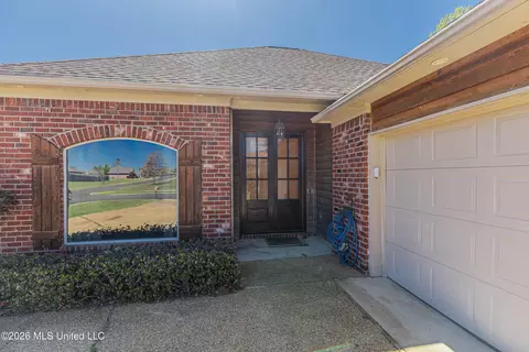 Exterior - 301 Spring Hill Pt, Brandon, MS 39047 photo 2 of 5
