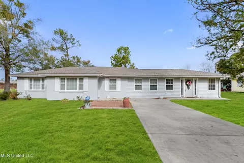 633 Keller St, Bay Saint Louis, MS 39520