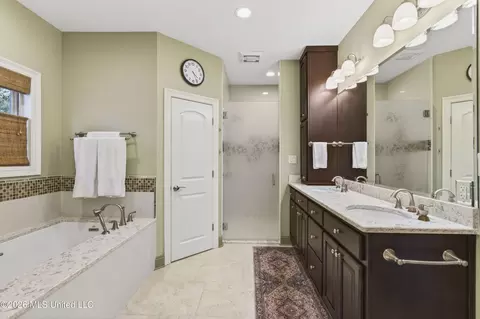 Bath - 3512 Celeste Ave, Moss Point, MS 39563 photo 2 of 5
