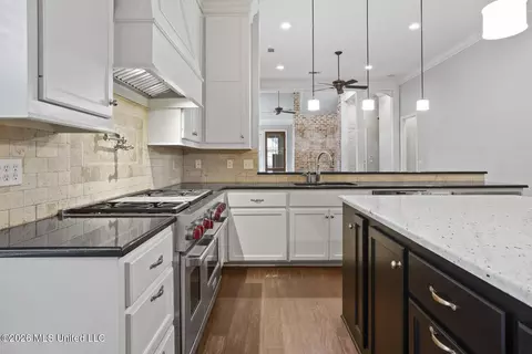 Kitchen - 606 Arbor Way, Brandon, MS 39047 photo 5 of 8