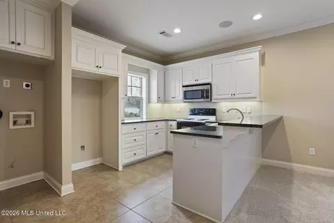 Kitchen - 606 Arbor Way, Brandon, MS 39047 photo 7 of 8