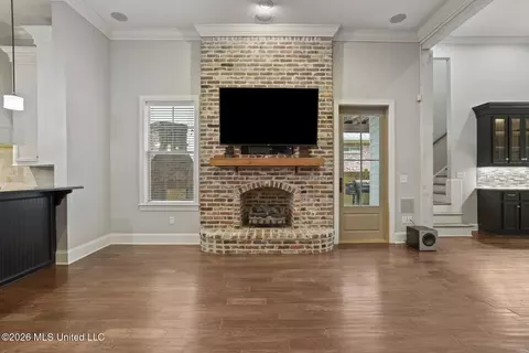 Living - 606 Arbor Way, Brandon, MS 39047 photo 2 of 3