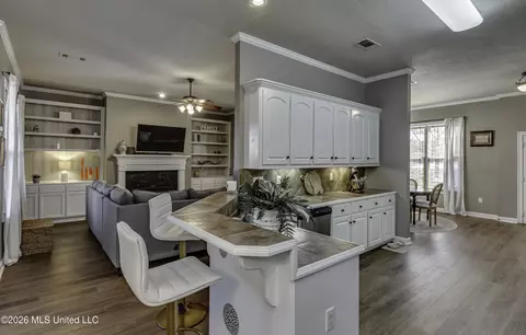 Kitchen - 1406 Windrose Dr, Brandon, MS 39047 photo 2 of 7