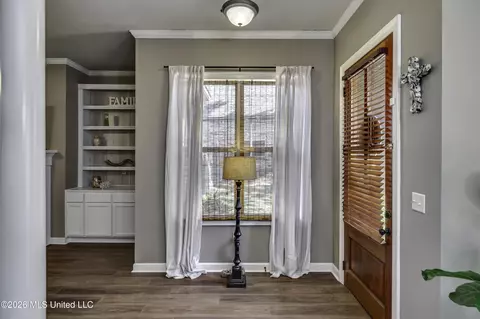 Entry Way - 1406 Windrose Dr, Brandon, MS 39047 photo 2 of 4
