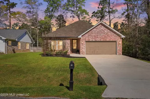 954 Laa La Pl, Diamondhead, MS 39525