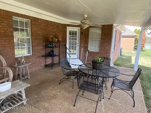 Exterior - 1268 S Lake Dr, Hernando, MS 38632 photo 3 of 8