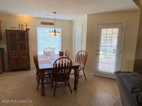 Dining - 1268 S Lake Dr, Hernando, MS 38632 photo 2 of 4