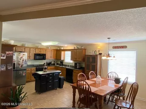 Kitchen - 1268 S Lake Dr, Hernando, MS 38632 photo 4 of 4