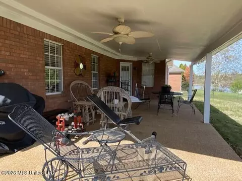 Exterior - 1268 S Lake Dr, Hernando, MS 38632 photo 6 of 8