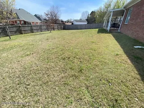 Exterior - 1268 S Lake Dr, Hernando, MS 38632 photo 8 of 8