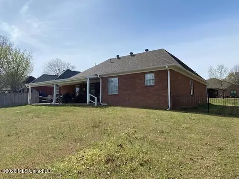 Exterior - 1268 S Lake Dr, Hernando, MS 38632 photo 5 of 8