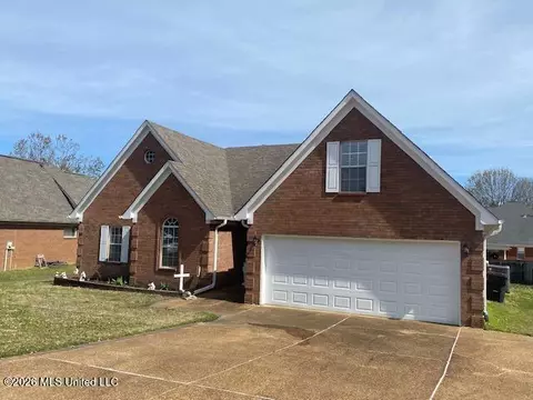 Exterior - 1268 S Lake Dr, Hernando, MS 38632 photo 2 of 8
