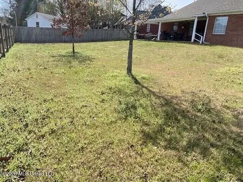 Exterior - 1268 S Lake Dr, Hernando, MS 38632 photo 7 of 8