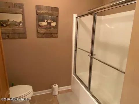 Bath - 1268 S Lake Dr, Hernando, MS 38632 photo 7 of 7
