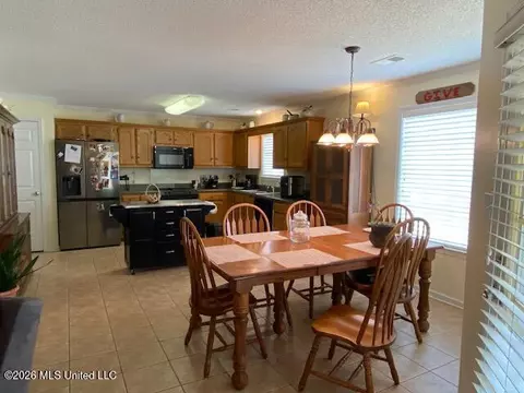 Kitchen - 1268 S Lake Dr, Hernando, MS 38632 photo 3 of 4