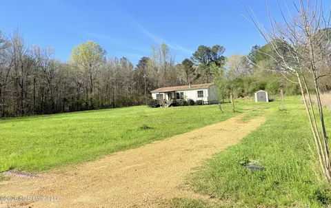 1015 Lomax Ln, Crystal Springs, MS 39059