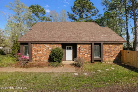 5 Dove Way Cir, Clinton, MS 39056
