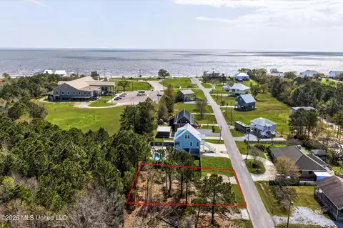 148 Vacation Ln, Waveland, MS 39576