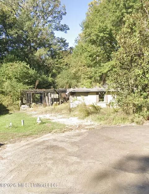 181 E Woodcrest Dr, Jackson, MS 39212