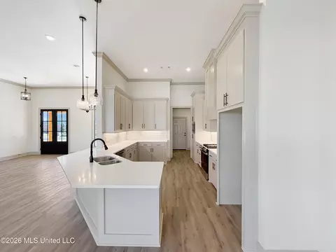 Kitchen - 134 Palace Xing, Flowood, MS 39232 photo 2 of 4