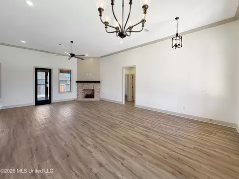 Living - 134 Palace Xing, Flowood, MS 39232 photo 2 of 5
