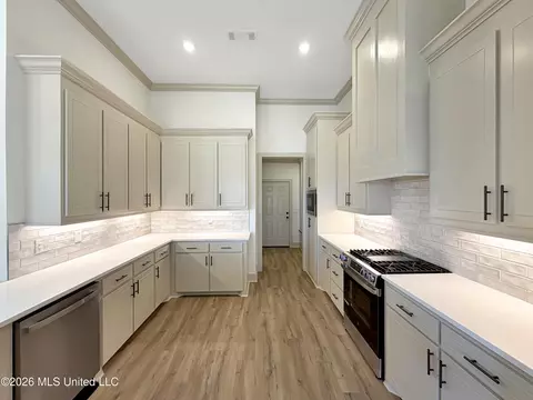 Kitchen - 134 Palace Xing, Flowood, MS 39232 photo 3 of 4