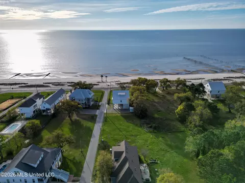 115 Favre St, Waveland, MS 39576