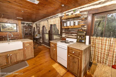 Kitchen - 152 Cedar Hill Ln, Flora, MS 39071 photo 3 of 5
